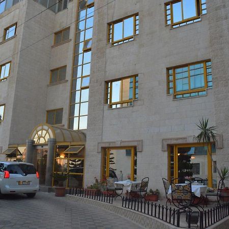 Capri Hotel Suites Amman Exterior photo