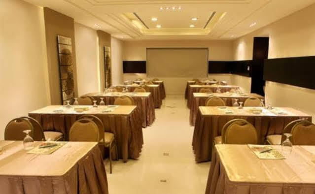 Capri Hotel Suites Amman Exterior photo